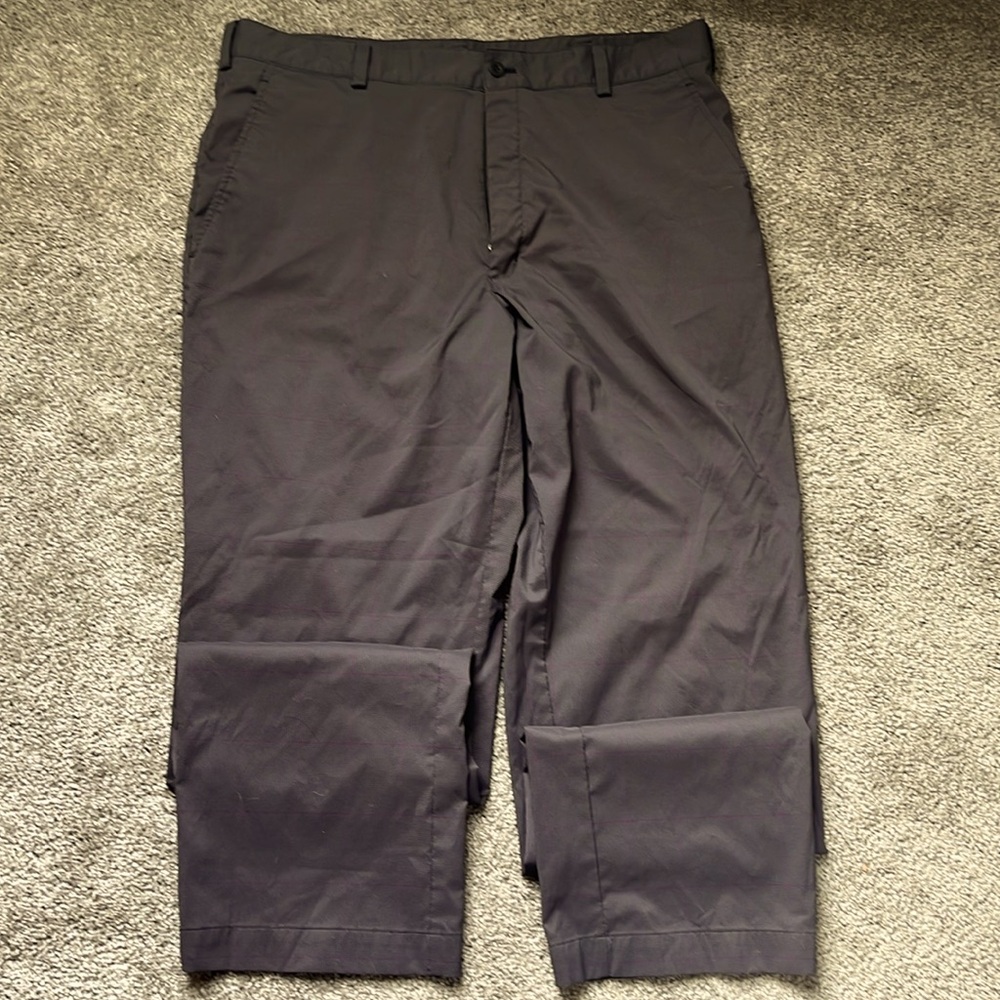 Nike golf pants Grey w/subtle purple lines. Size 36/34